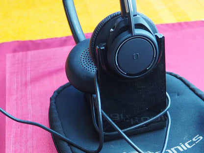 Planctronics Headset Model B825 In case + STAND