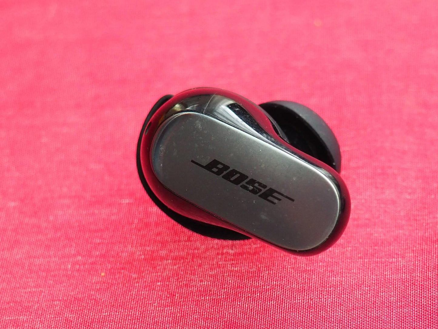 Bose Quietcomfort Ultra Grey Right Earbud AND WILL NOT WORK AS A PAIR