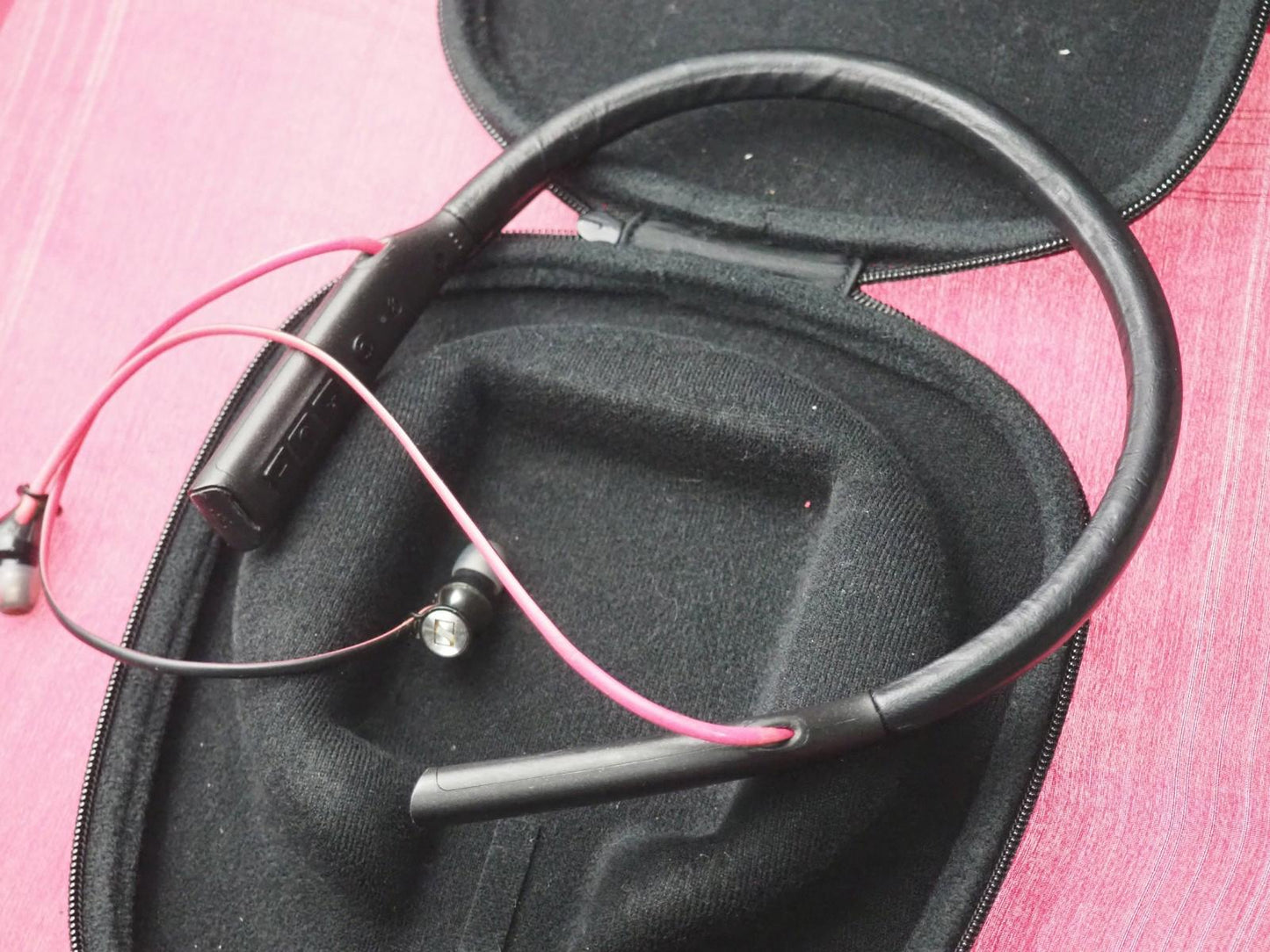 Sennheiser Momentum 2 Bluetooth Earbuds (only working one side)
