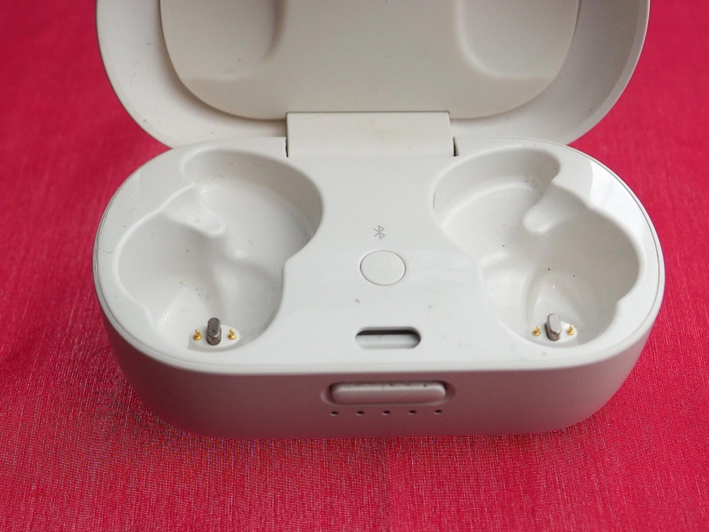 Bose Quietcomfort Earbuds Case Only & Working (Lid wont close)