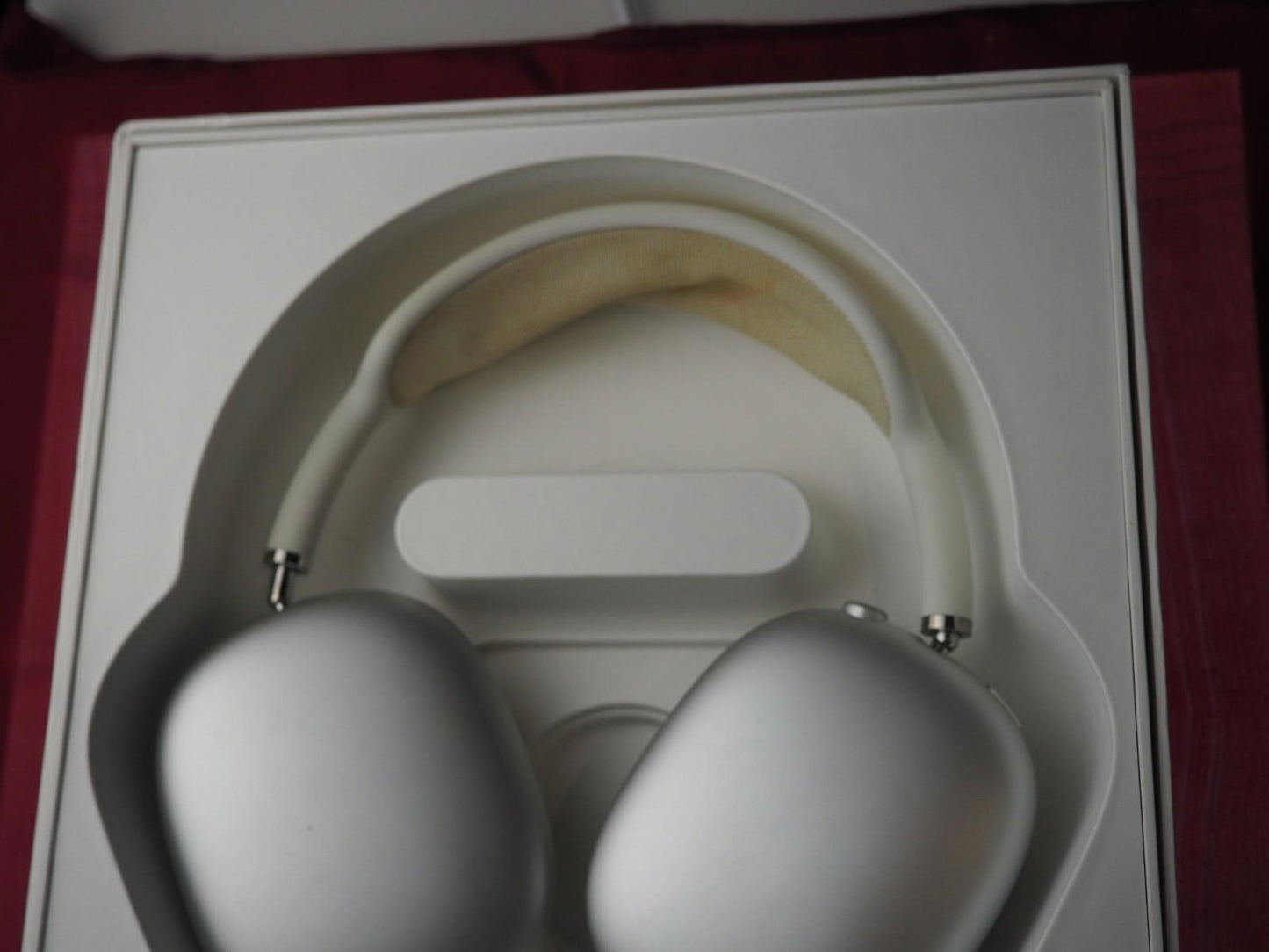 Genuine  Apple Max A2096 Bluetooth Headphones & Not Working