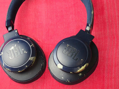 JBL LIVE 500 Bluetooth headphones