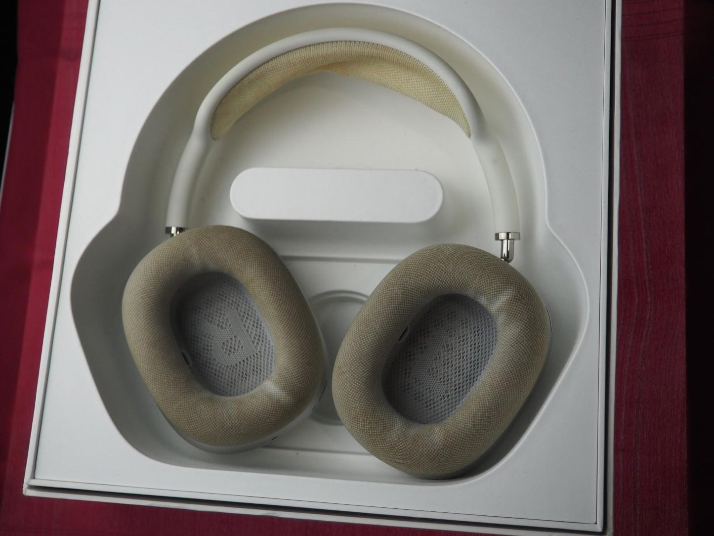 Genuine  Apple Max A2096 Bluetooth Headphones & Not Working