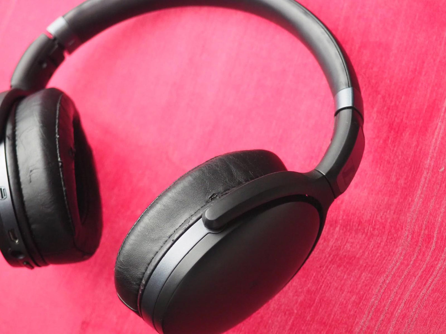 Sennheiser HD440 Bluetooth headphones