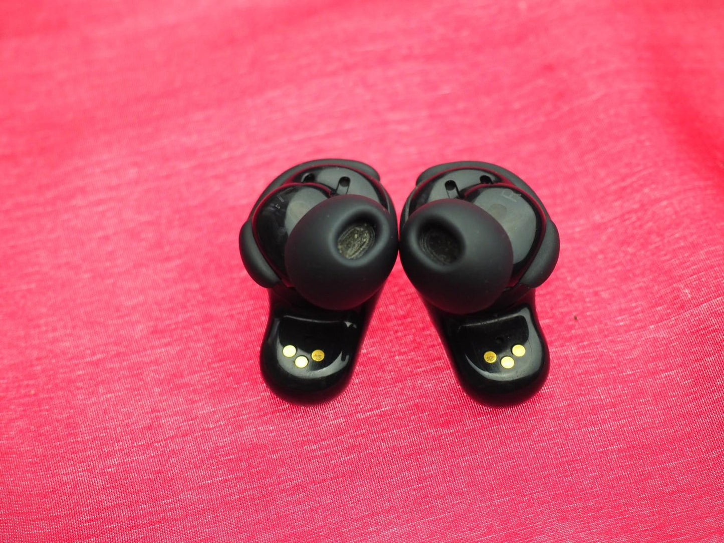 Bose Quietcomfort ii Left Right Bluetooth earbuds Working