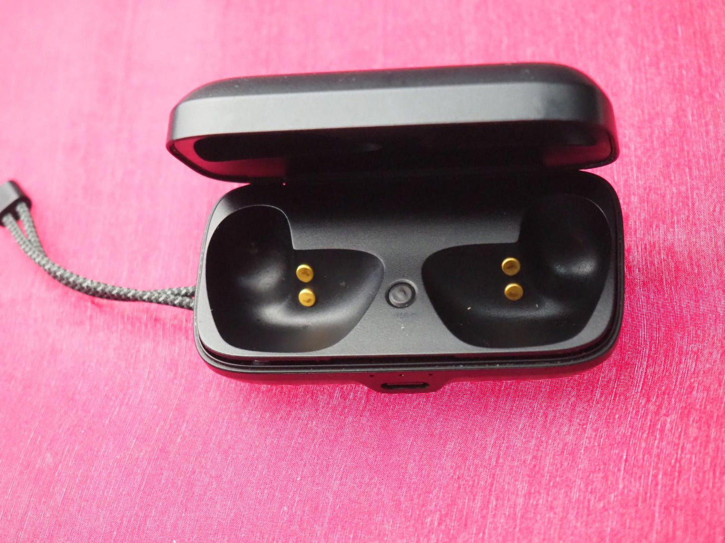 Jaybird Vista 2 Case only & Not Working