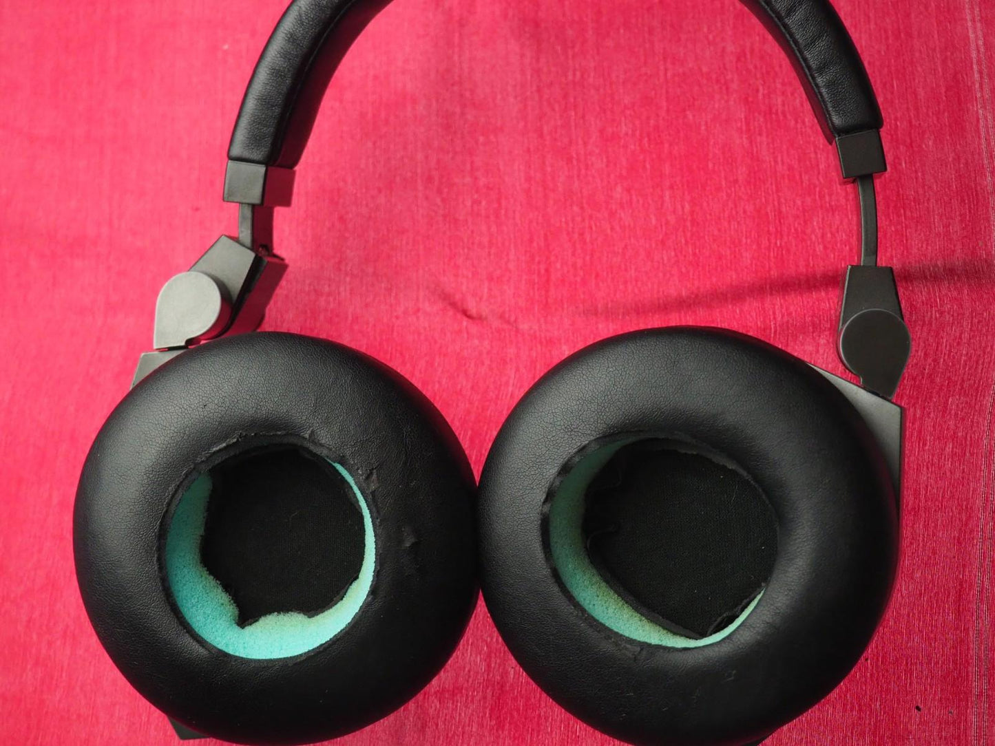 JBL synchros Bluetooth headphones