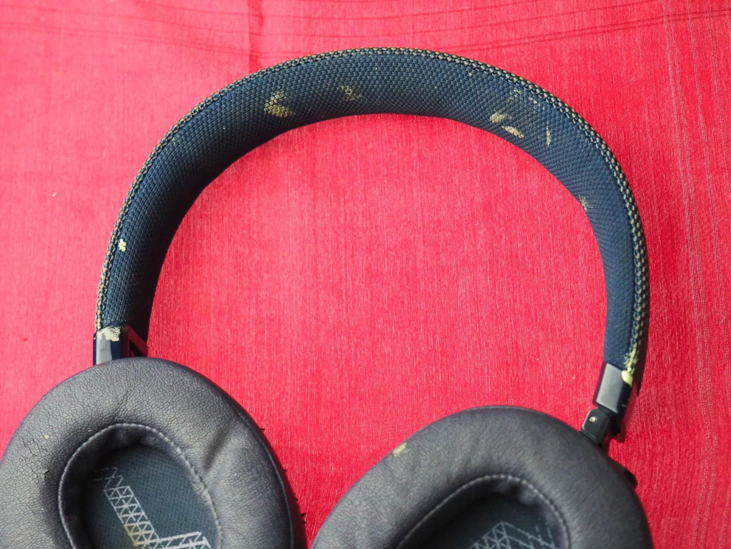 JBL LIVE 500 Bluetooth headphones