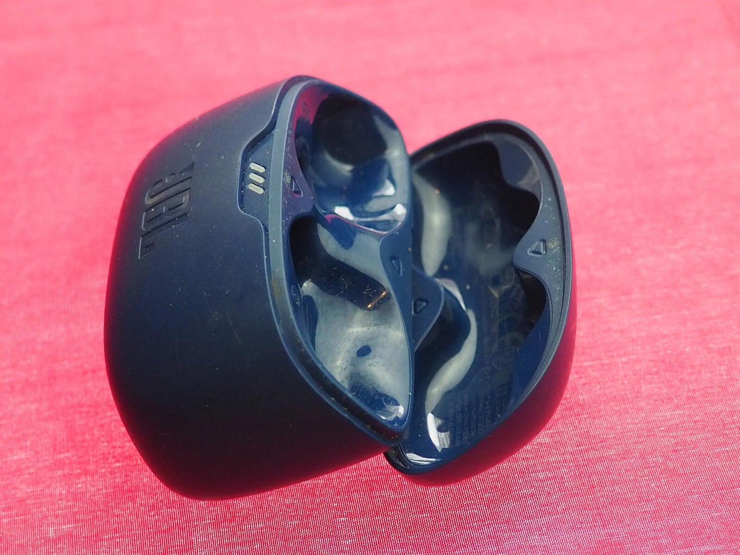 JBL Tune Beam Earbud Case Only & Working