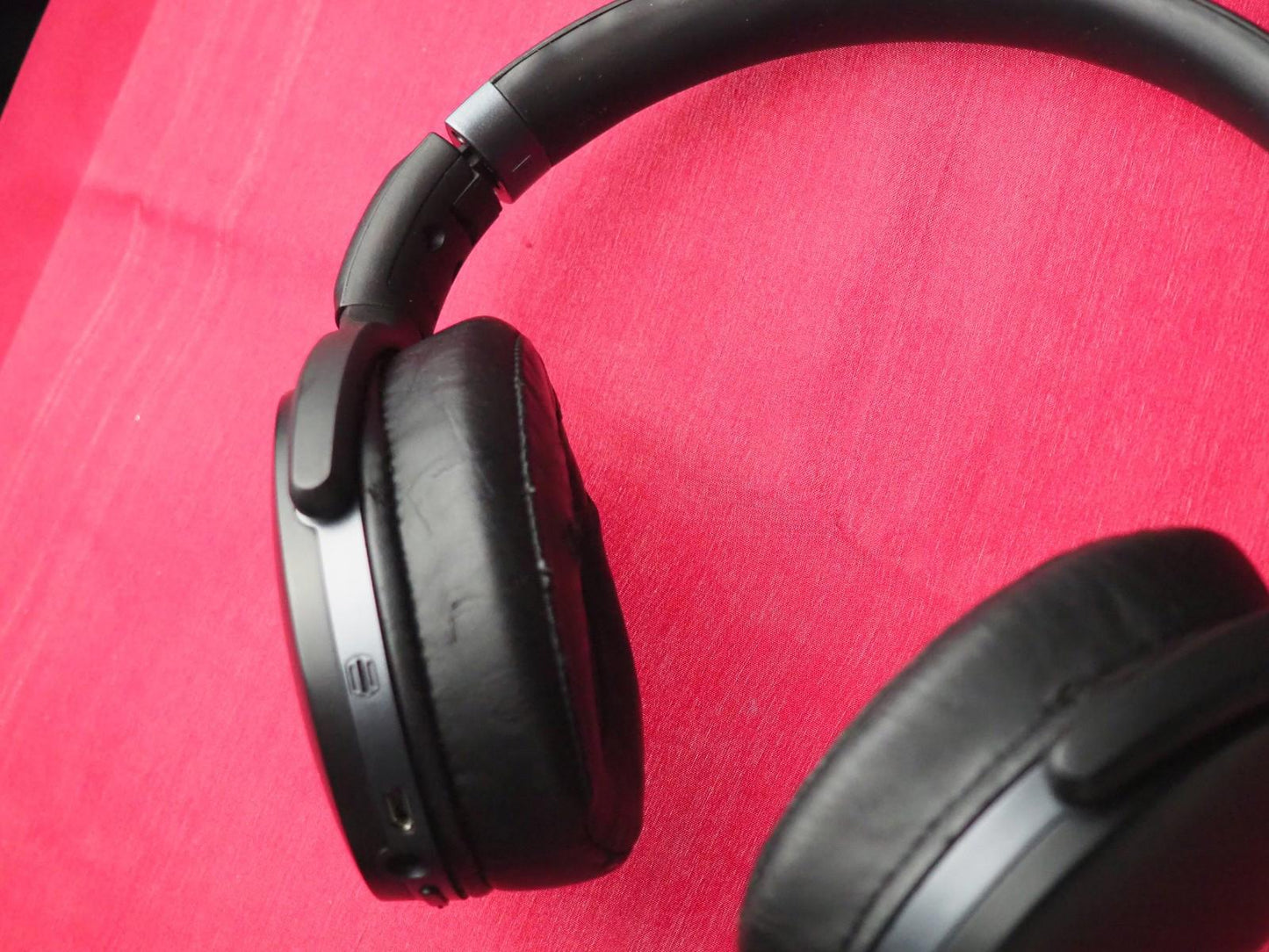 Sennheiser HD440 Bluetooth headphones
