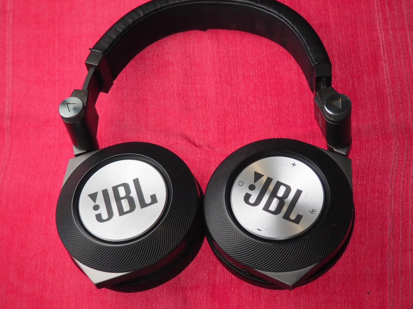 JBL synchros Bluetooth headphones