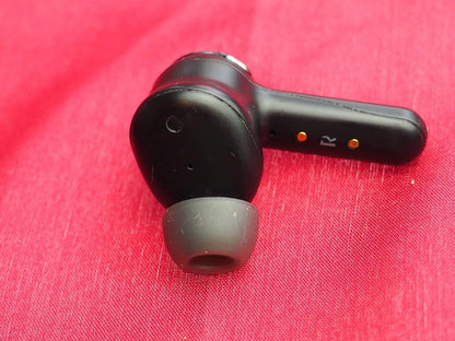 JBL Qauntum Right Bluetooth earbud Only & Working