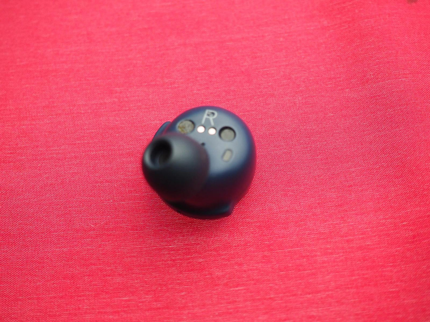 Bang & Olufsen Beoplay EQ Right Bluetooth earbud Only & Working