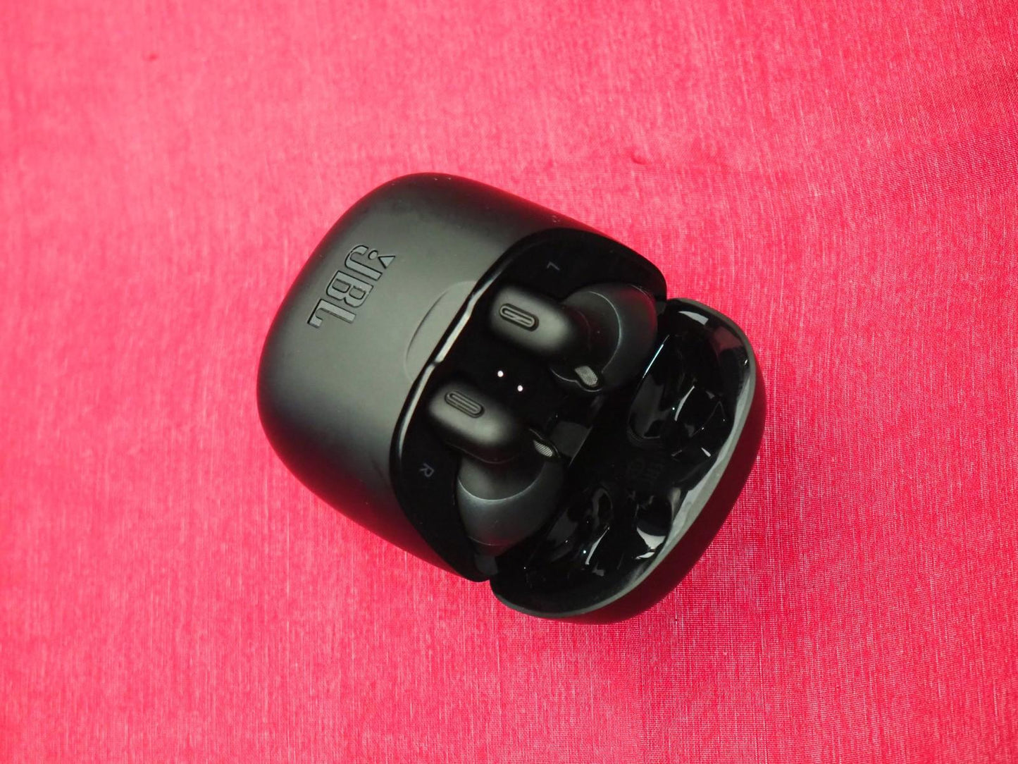 JBL 220 Bluetooth Earbuds