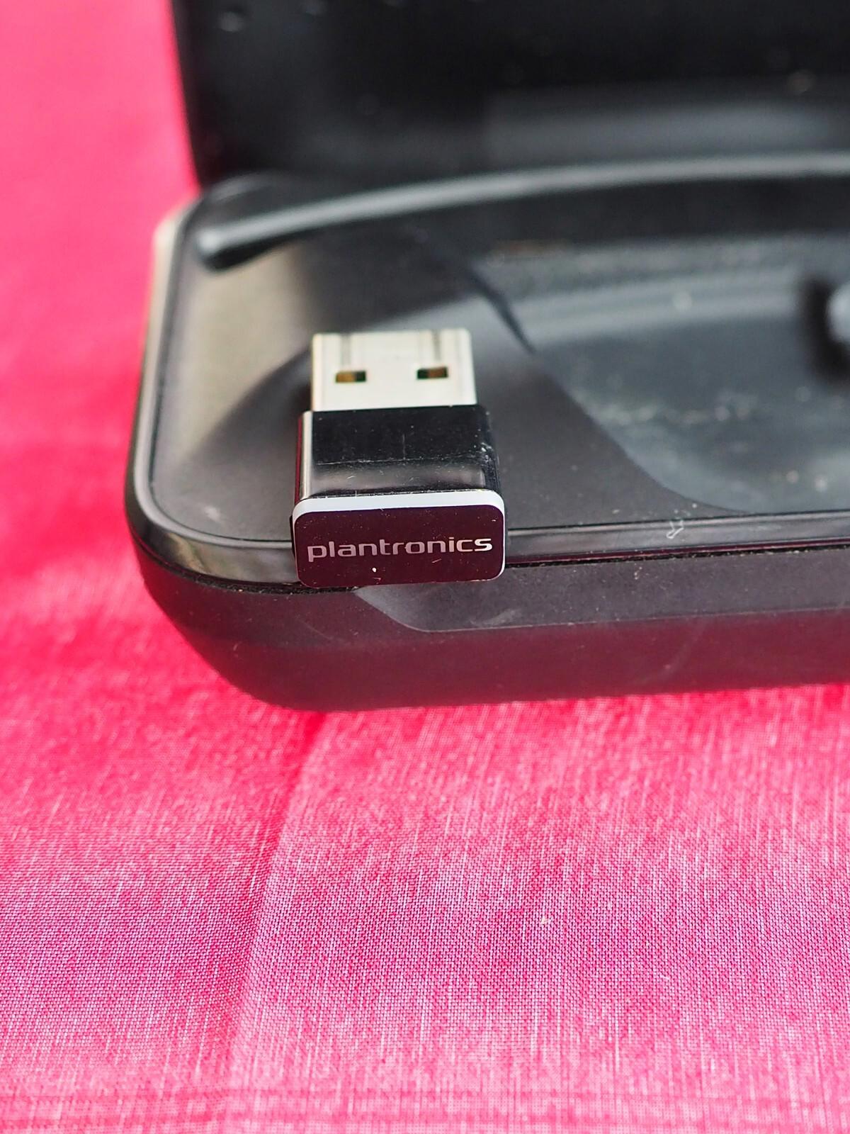 Plantronics Voyager Focus BT60 Case + USB Adapter Only & Working