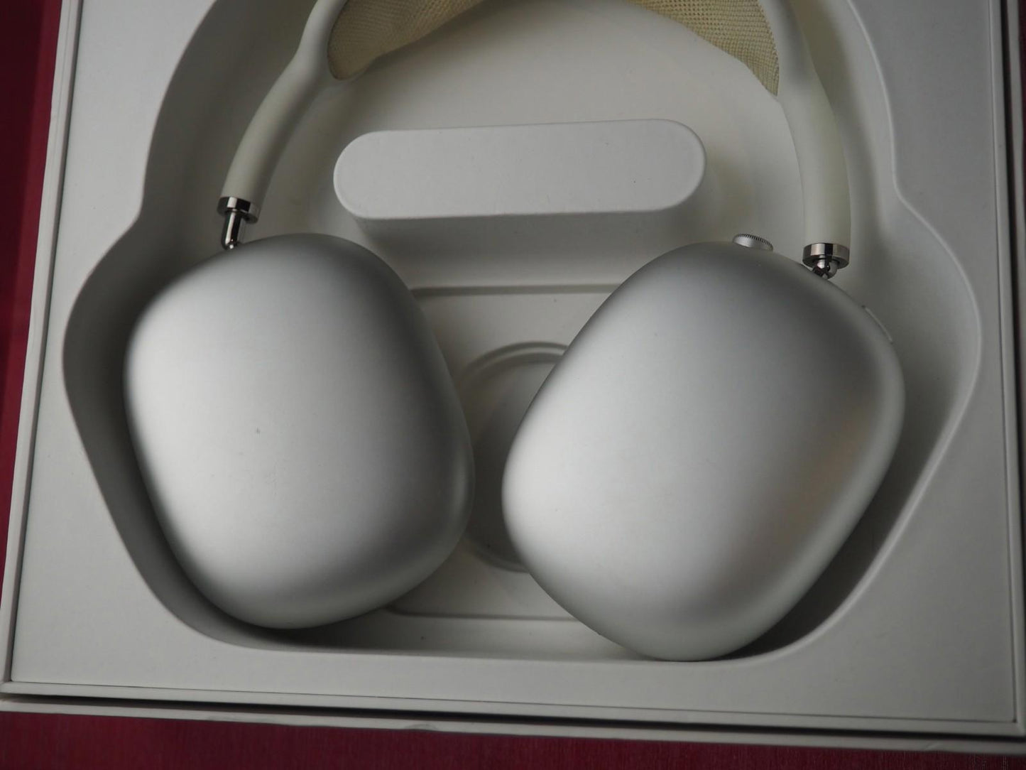 Genuine  Apple Max A2096 Bluetooth Headphones & Not Working