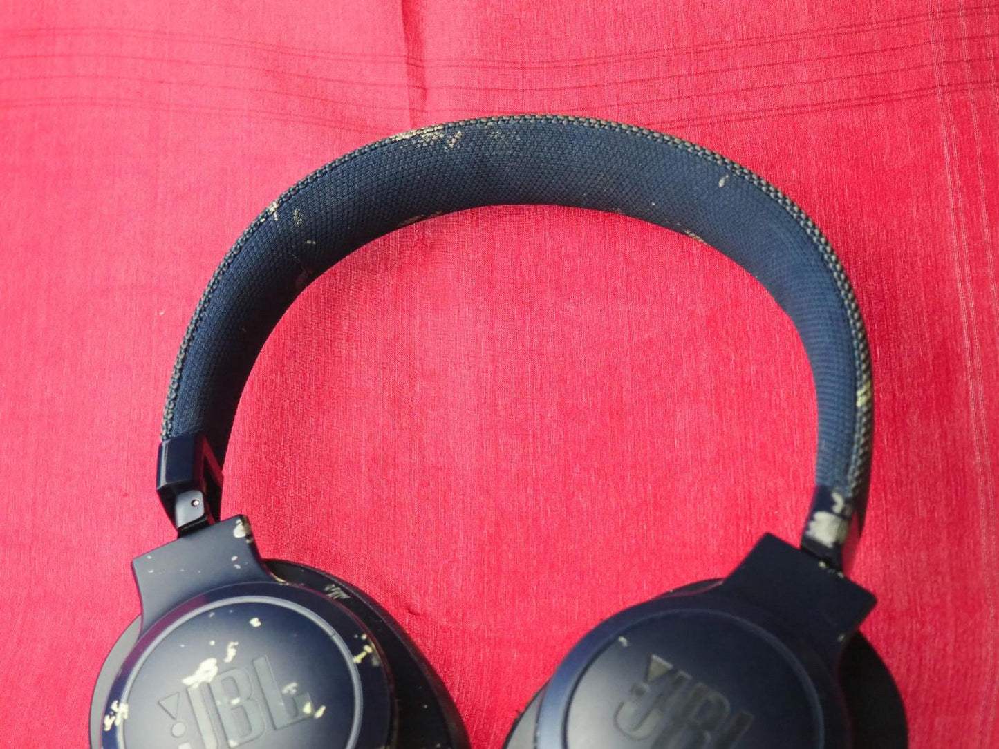 JBL LIVE 500 Bluetooth headphones