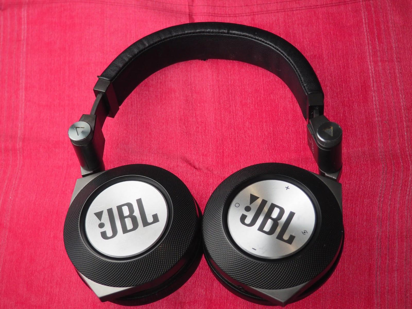 JBL synchros Bluetooth headphones