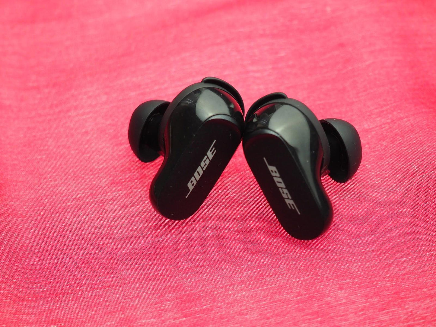 Bose Quietcomfort ii Left Right Bluetooth earbuds Working