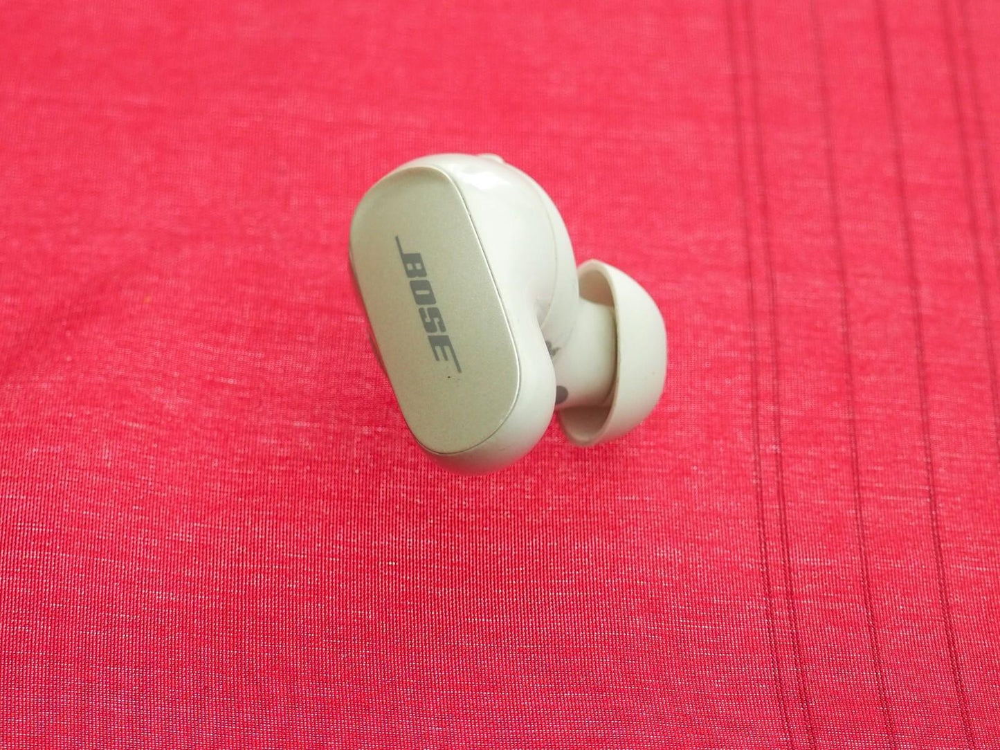 Bose Quietcomfort Ultra Right Earbud AND WILL NOT WORK AS A PAIR WITH ANOTHER
