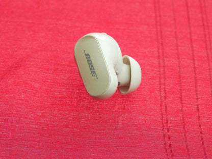 Bose Quietcomfort Ultra Right Earbud AND WILL NOT WORK AS A PAIR WITH ANOTHER