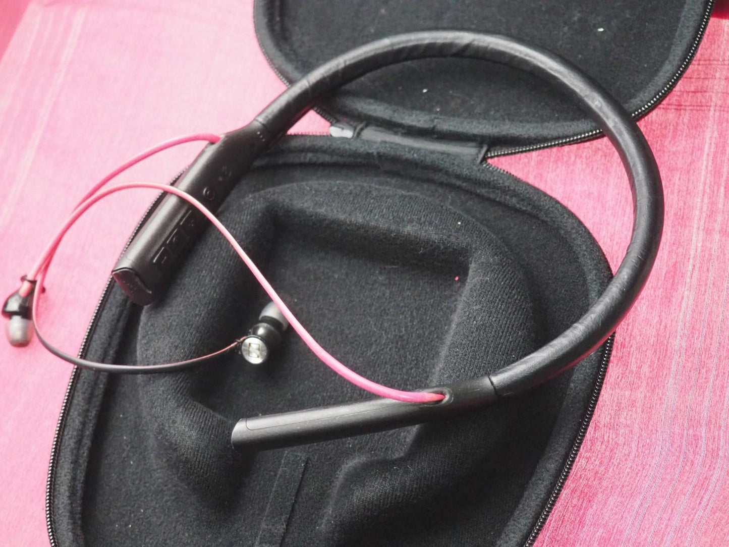 Sennheiser Momentum 2 Bluetooth Earbuds (only working one side)