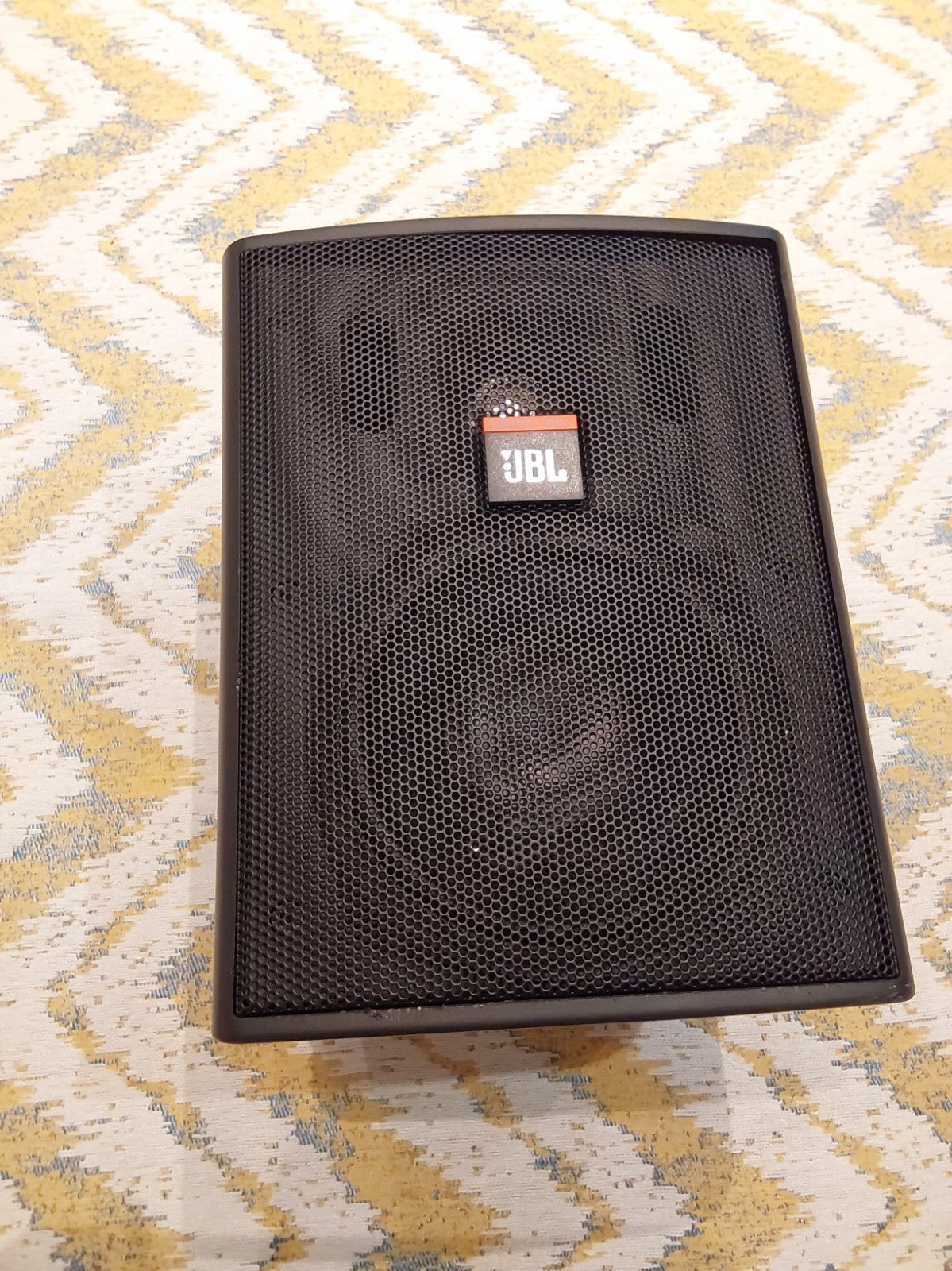 JBL Control 25AV  compact, 2-way shielded monitor speaker