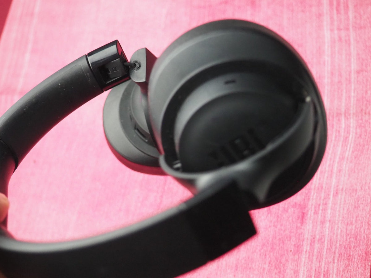 JBL Tune720 Bluetooth Headphones & Fully Working But Snapped
