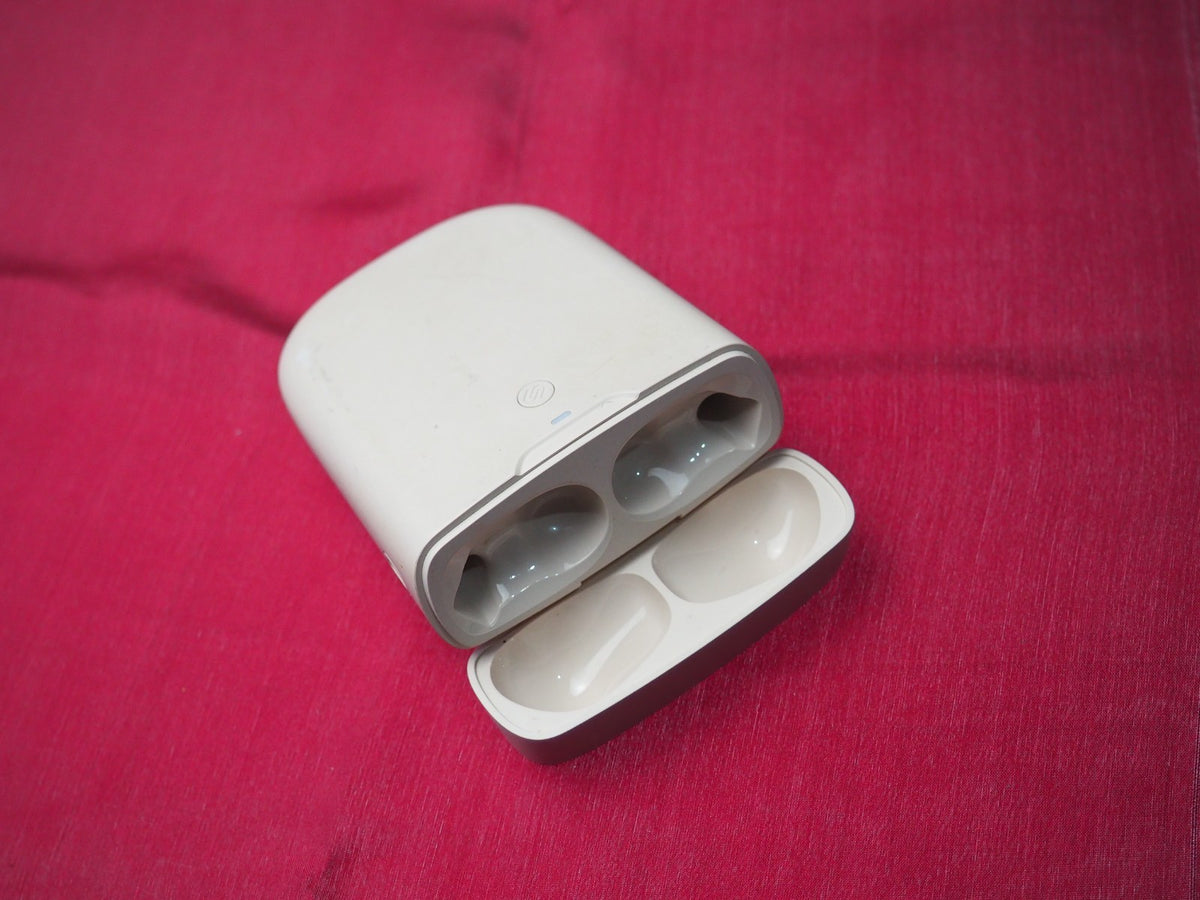 Urbanista Phoenix Charging Case Only & Working