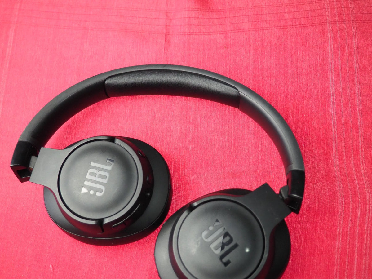 JBL Tune 770 Black Bluetooth Headphones