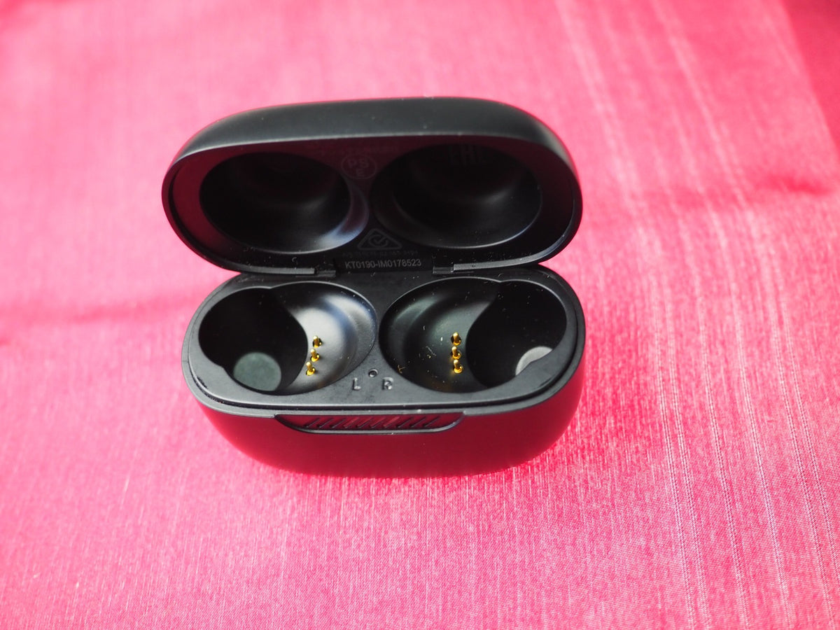 JBL Live Free Charging Case Only & Working