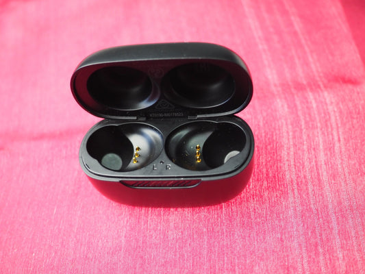 JBL Live Free Charging Case Only & Working