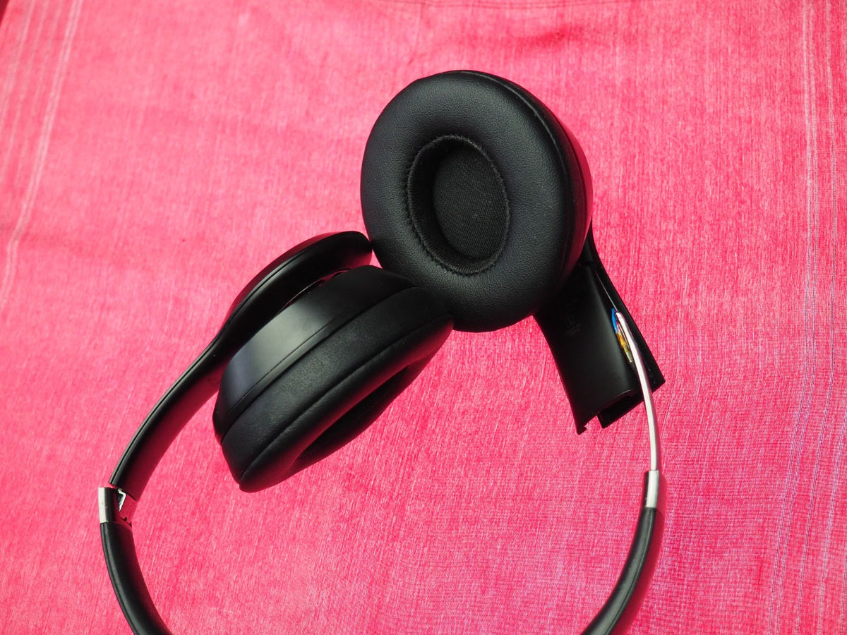 Beats Solo 4 Bluetooth Headphones & Only One Side Works + Damage