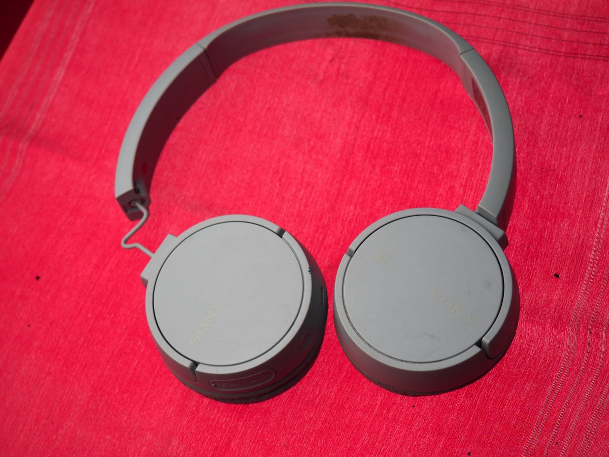 Sony CH500 Bluetooth Headphones & Fully Working But Snapped