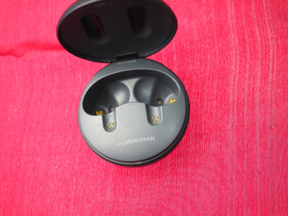 LG Tone UT900  Charging Case Only & Working