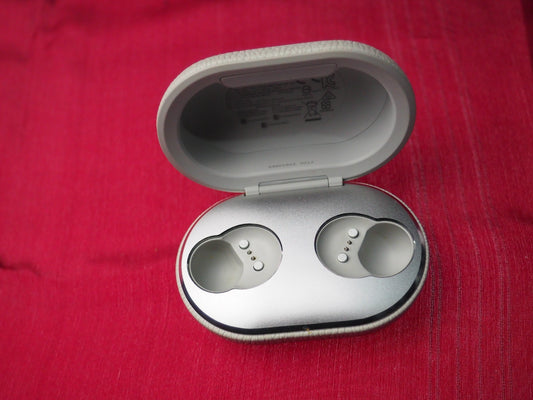 Bang & Olufsen Beoplay E8 3RD GEN Charging Case Only & Working