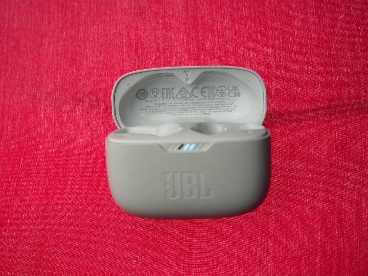 JBL Tune 230 Bluetooth Earbud Case Only & Working