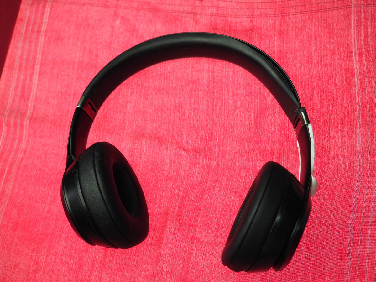 Beats Solo 4 Bluetooth Headphones & Working But Damaged
