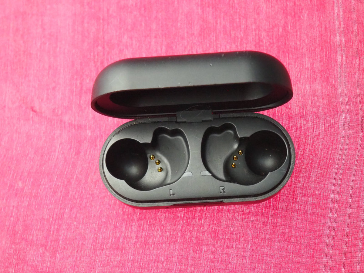 JBL Under Armour Streak Case Only & Working