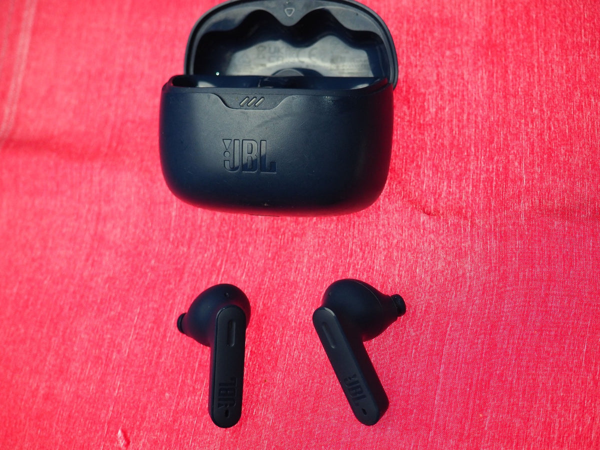 JBL Tune Beam Bluetooth Earbuds Only & Working