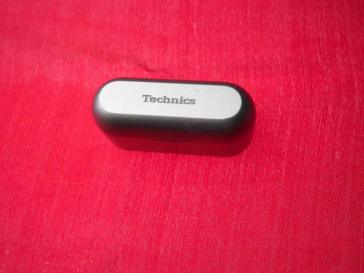 Technics EAH-AZ60 Case Only & Working but not holding charge