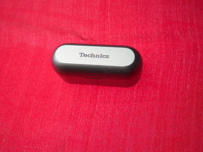 Technics EAH-AZ60 Case Only & Working but not holding charge
