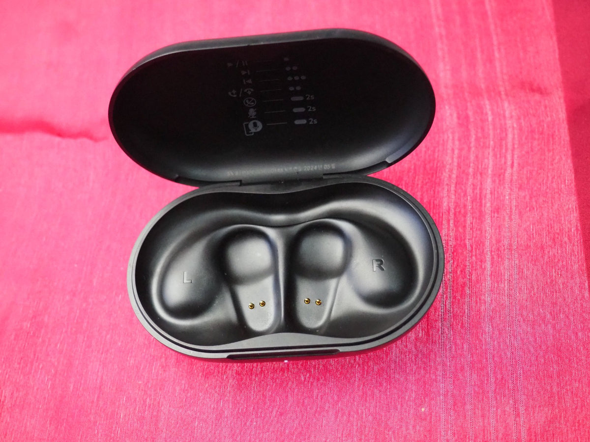 Belkin Soundform Clearfit Charging Case Only & Working