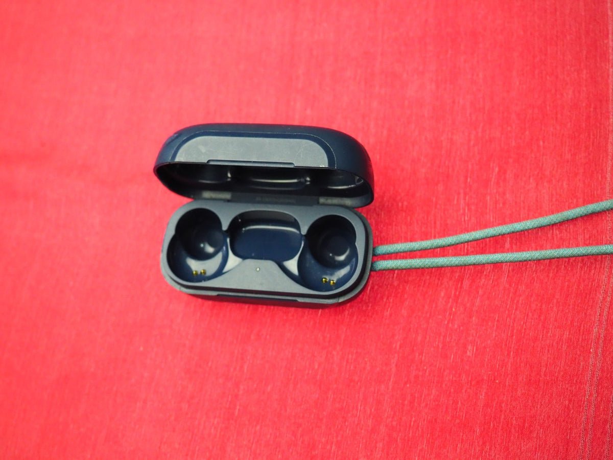 JBL Reflect Aero Case Only & Working