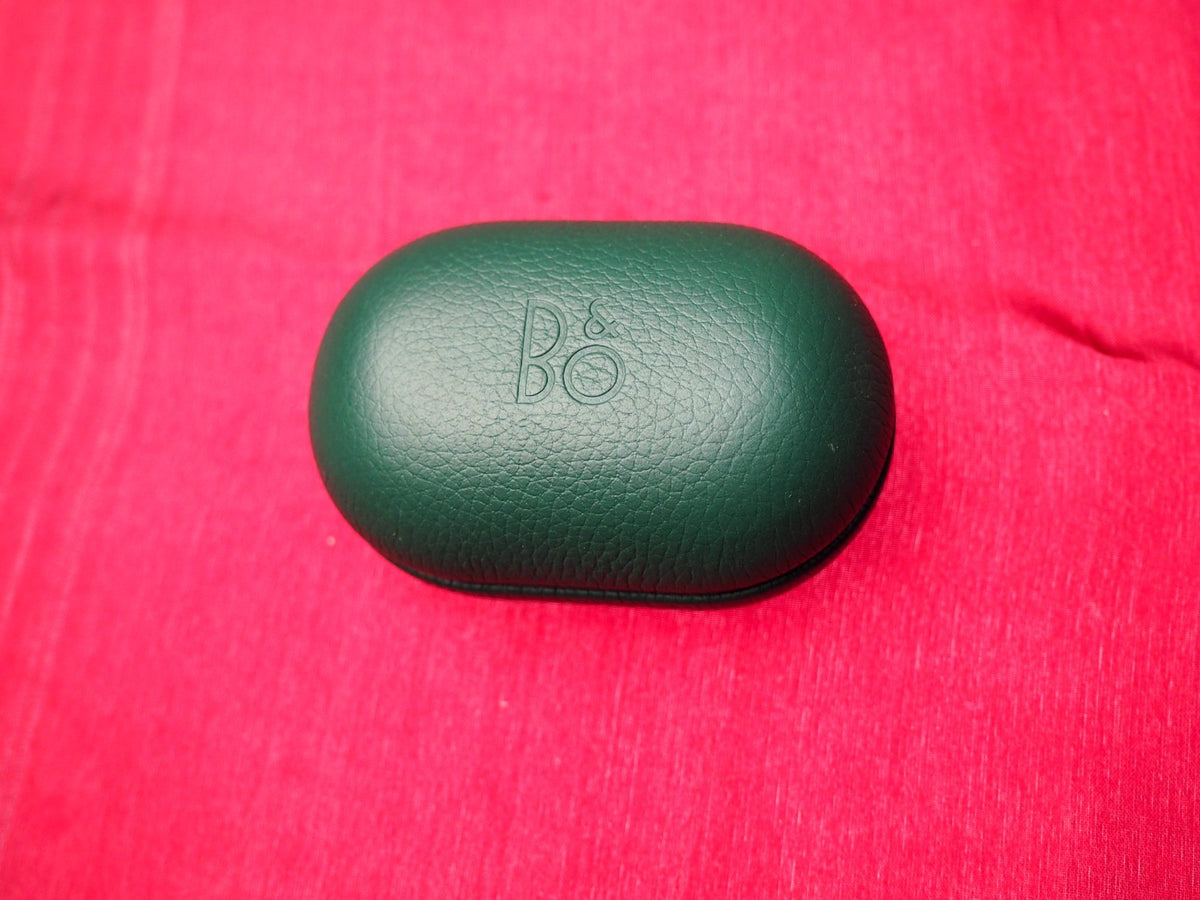 Bang & Olufsen Beoplay E8 3RD GEN Charging Case Only & Working