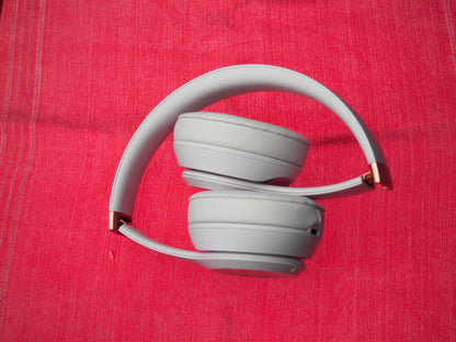Beats Solo 4 Lilac Bluetooth Headphones & Only One Side Works Fuzzy Sound