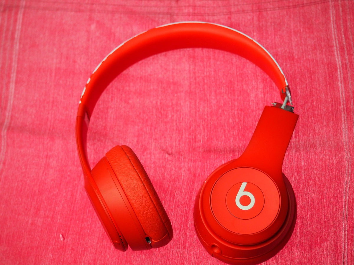 Beats Solo 3 Red Bluetooth Headphones & NOT Working