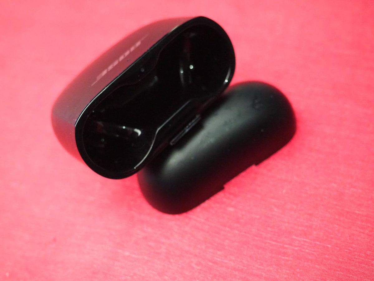 Quietcomfort Ultra Case only & NOT Working- Damaged