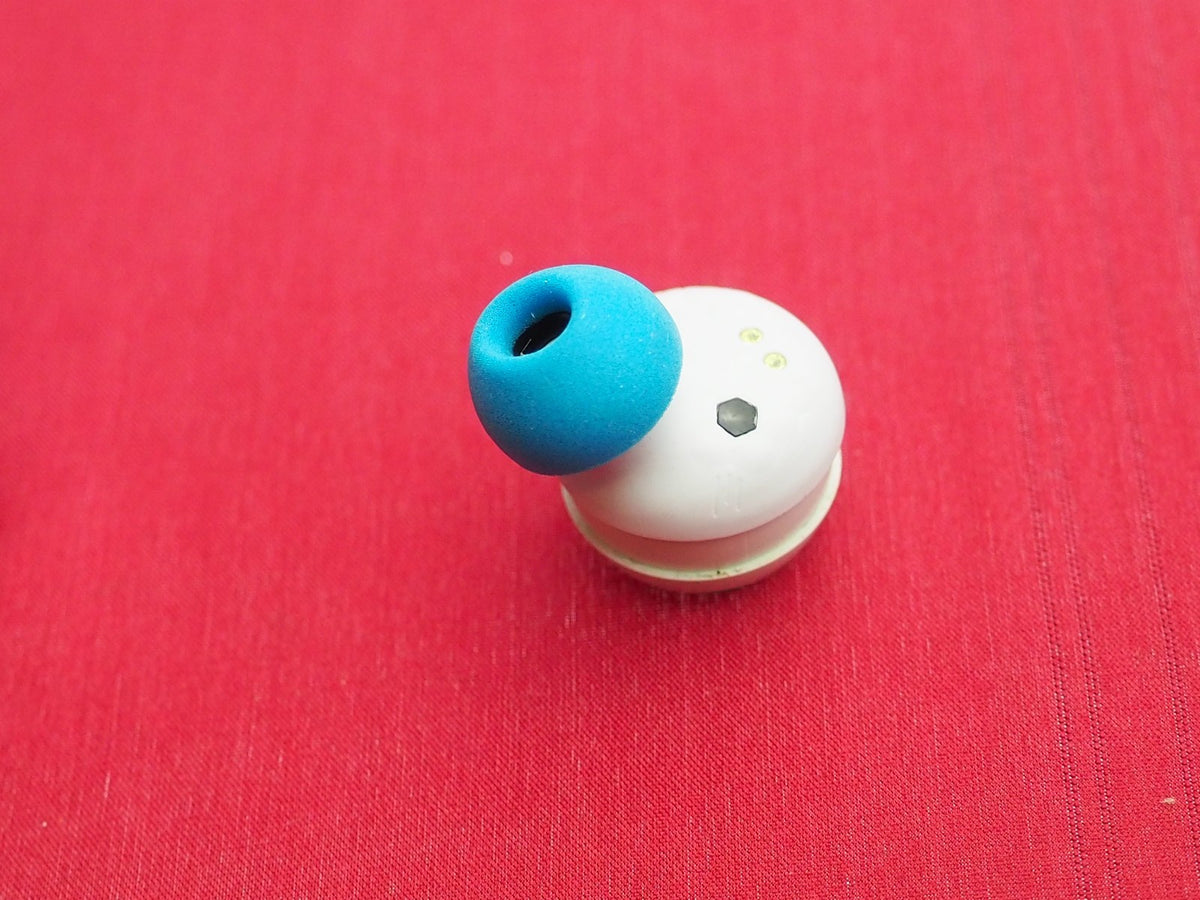 JBL Reflect Aero (no fins) Right Bluetooth earbud Only & Working