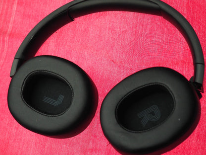 JBL TUNE 720NC Bluetooth Headphones Cracks
